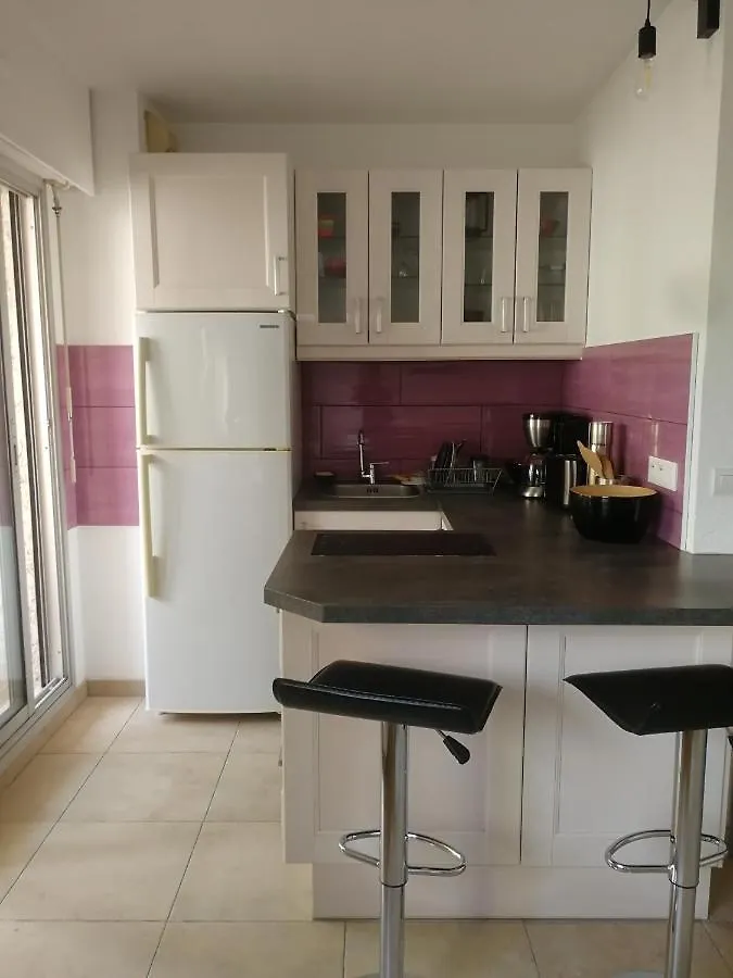 Apartment Studio Climatise Dans Residence Avec Piscine Et Tennis Hyeres