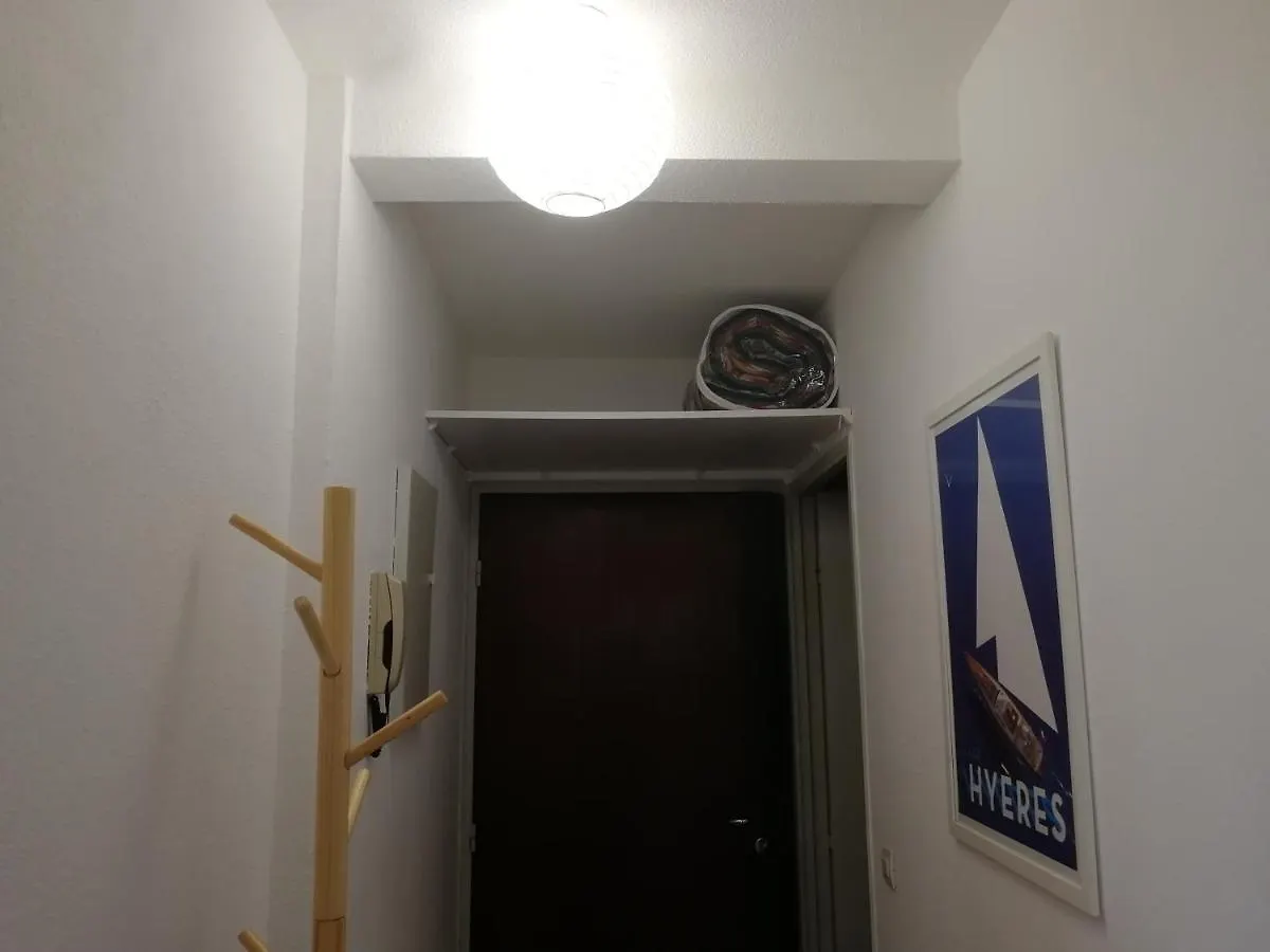 Studio Climatise Dans Residence Avec Piscine Et Tennis Hyeres