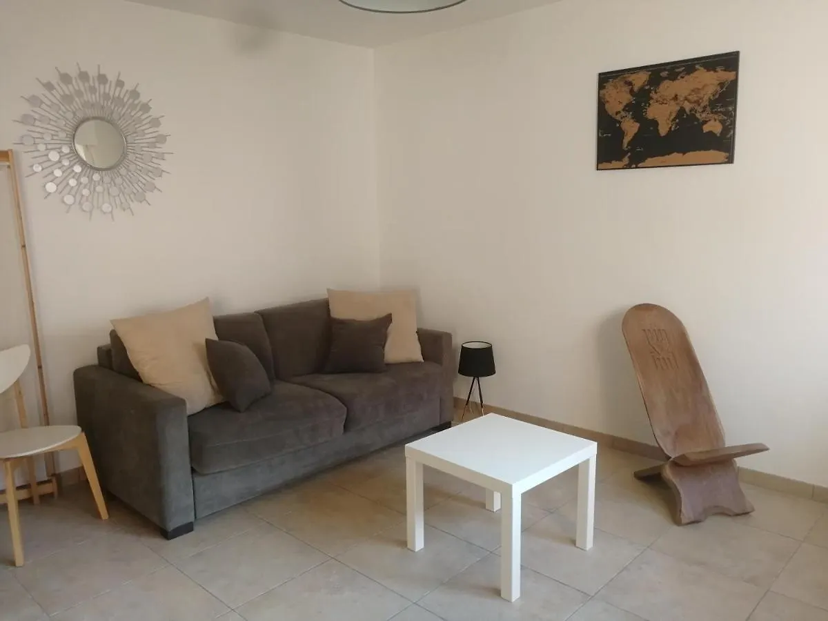 Studio Climatise Dans Residence Avec Piscine Et Tennis Hyeres Apartment