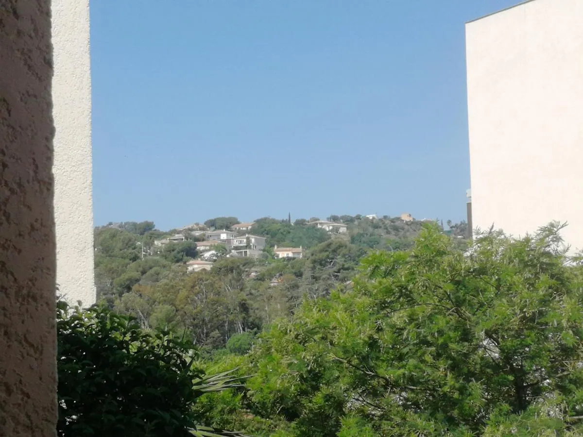 Apartment Studio Climatise Dans Residence Avec Piscine Et Tennis Hyeres