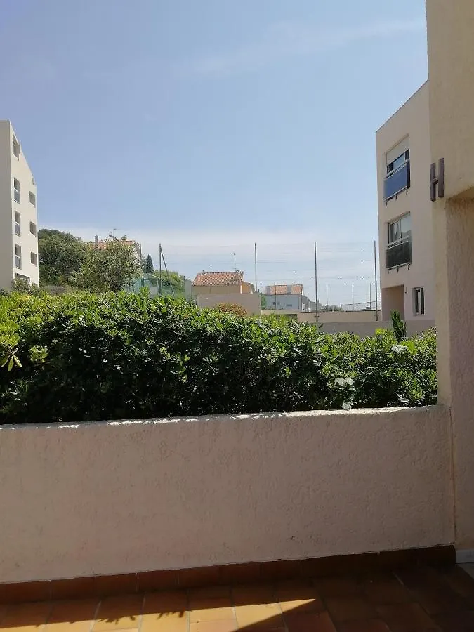 Apartment Studio Climatise Dans Residence Avec Piscine Et Tennis Hyeres France