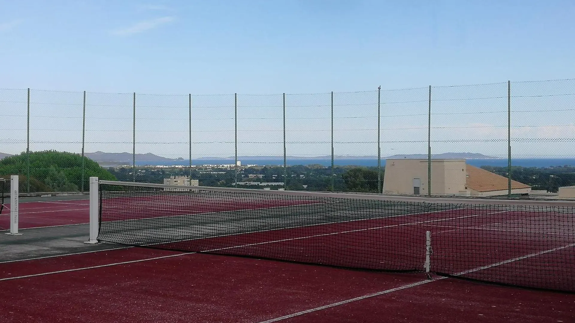 Apartment Studio Climatise Dans Residence Avec Piscine Et Tennis Hyeres
