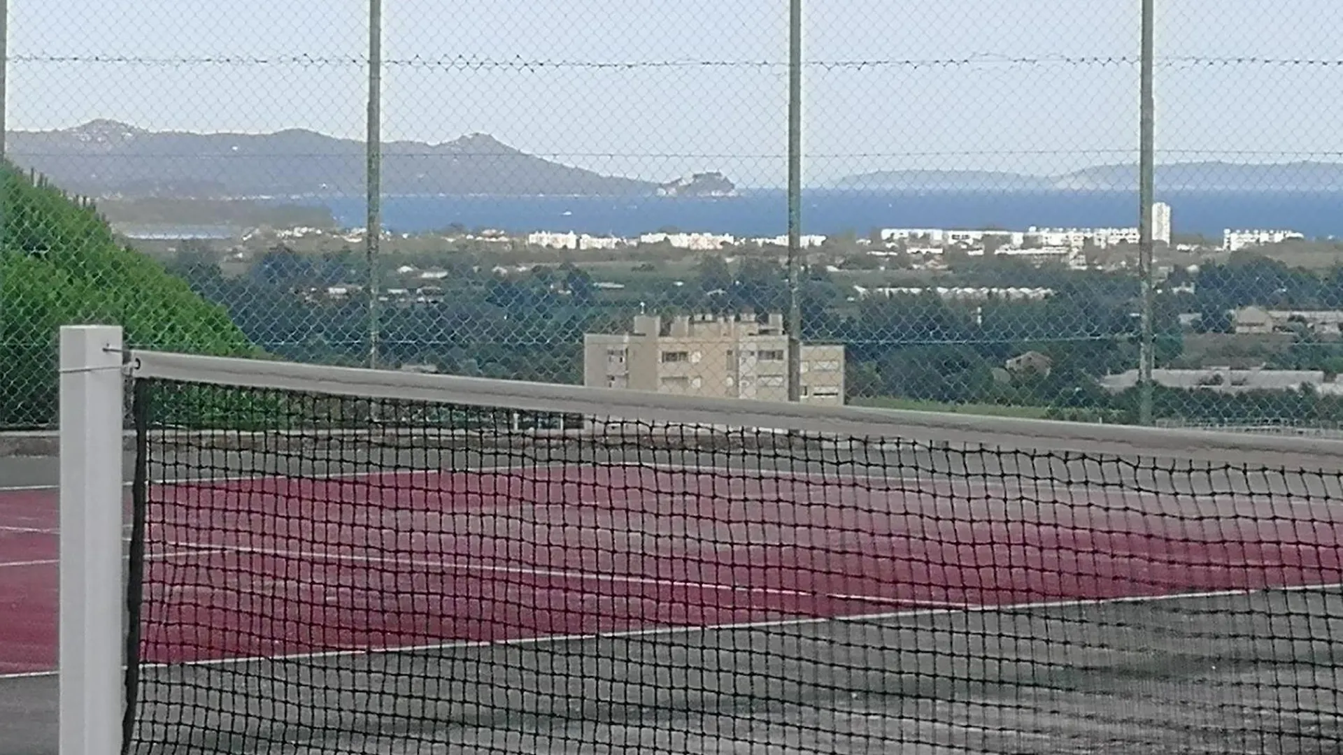 Studio Climatise Dans Residence Avec Piscine Et Tennis Hyeres