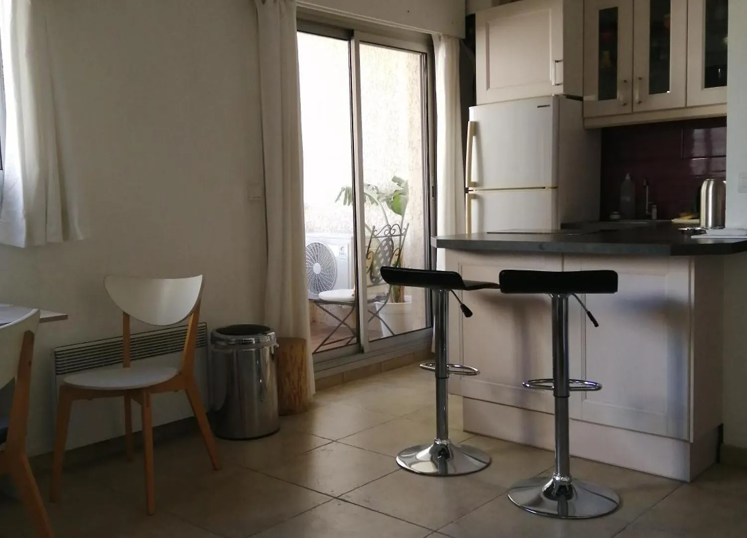 Studio Climatise Dans Residence Avec Piscine Et Tennis Hyeres 0*,  France