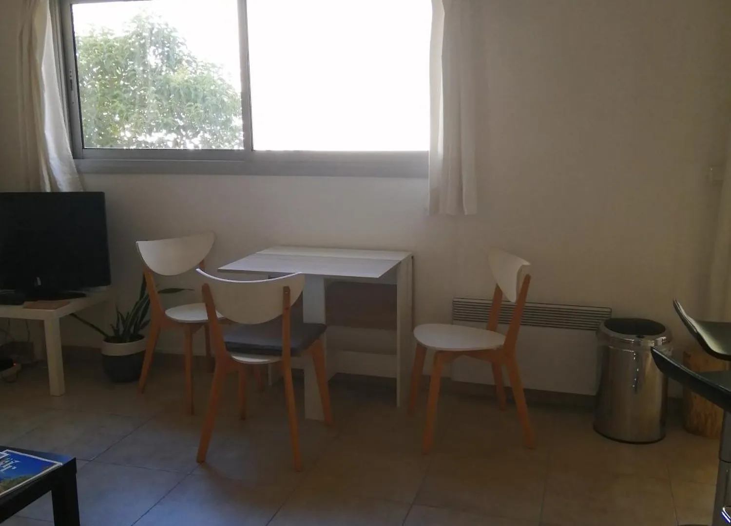 Studio Climatise Dans Residence Avec Piscine Et Tennis Hyeres 0*,  France