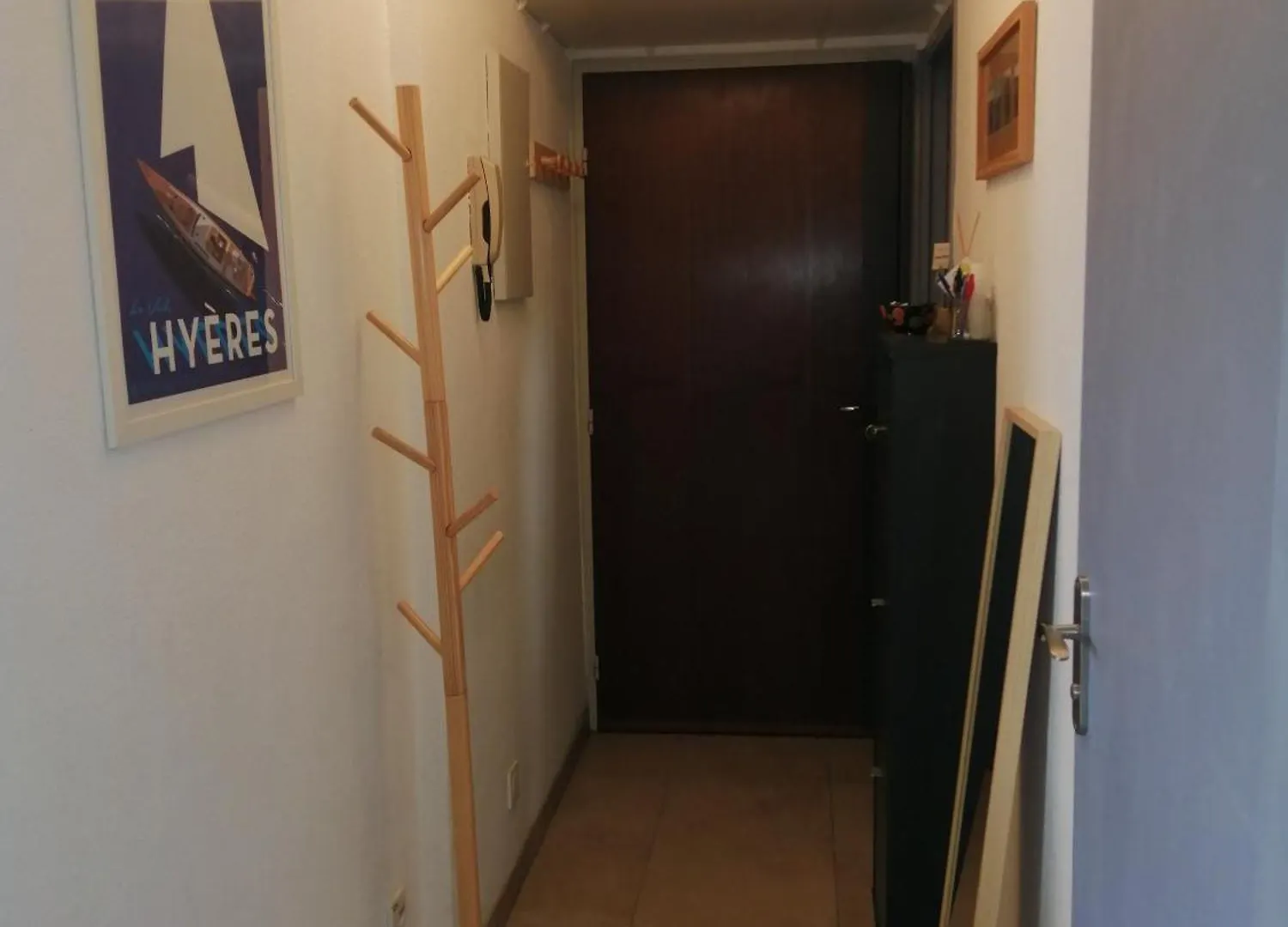Studio Climatise Dans Residence Avec Piscine Et Tennis Hyeres