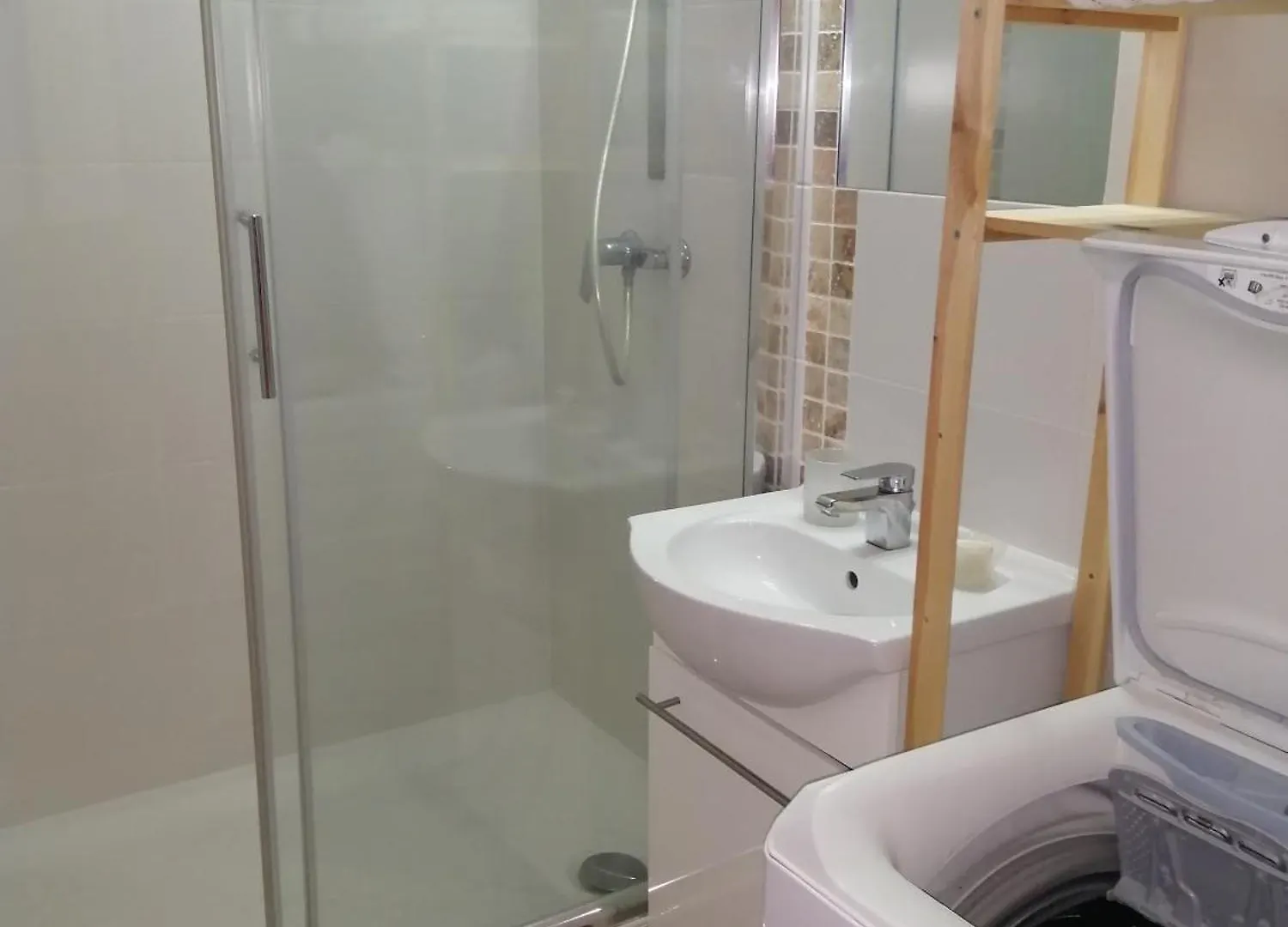 Studio Climatise Dans Residence Avec Piscine Et Tennis Hyeres
