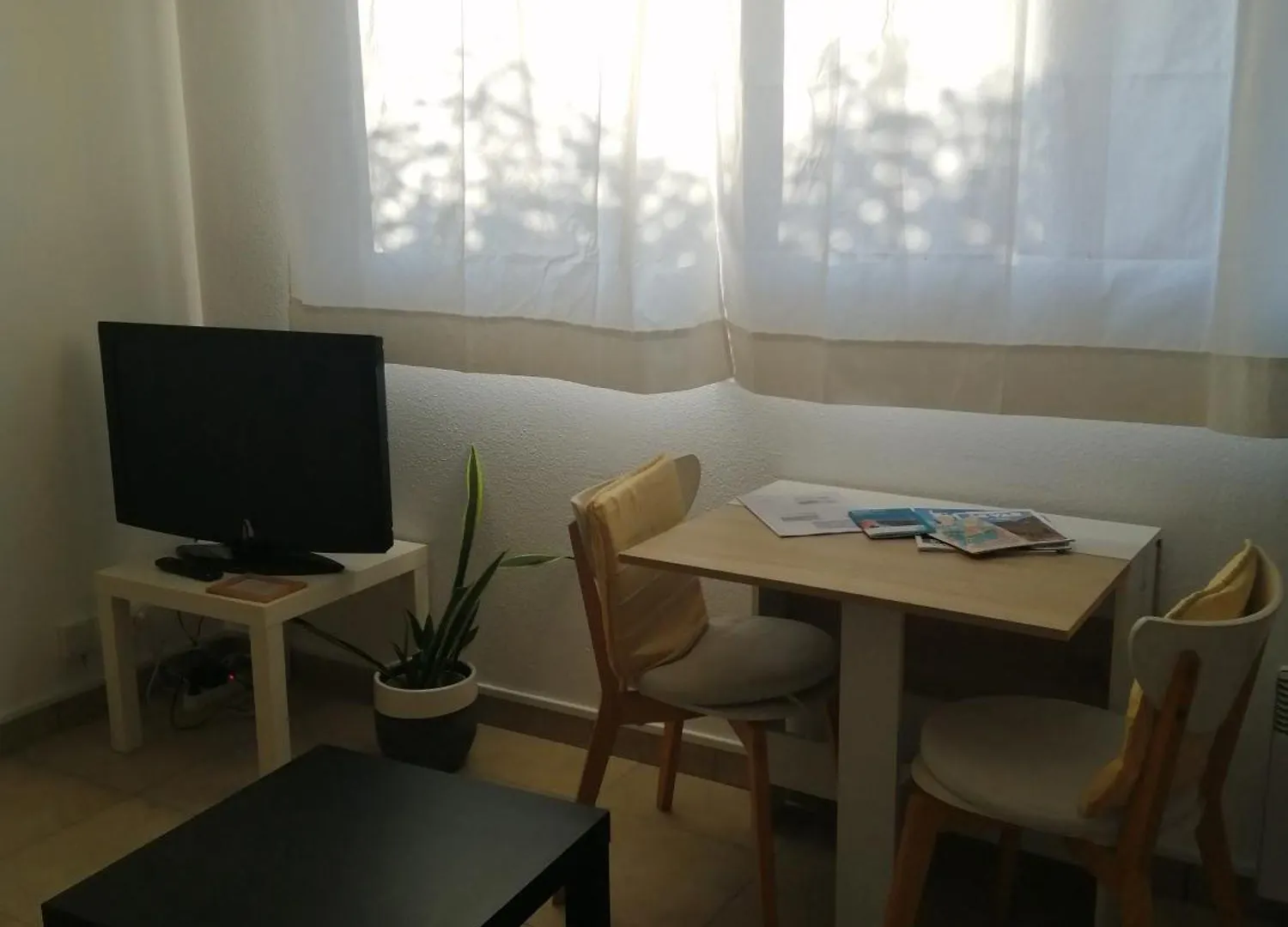 Studio Climatise Dans Residence Avec Piscine Et Tennis Hyeres Apartment