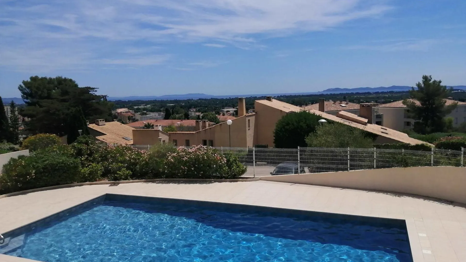 Studio Climatise Dans Residence Avec Piscine Et Tennis location